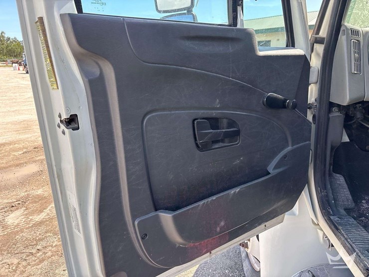 2015-international-durastar-4300-image-5