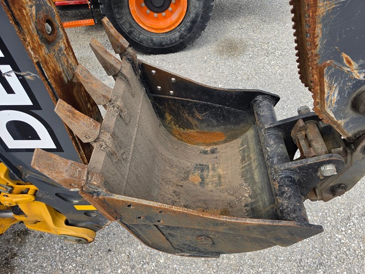 2016-deere-310sl-hl-image-17