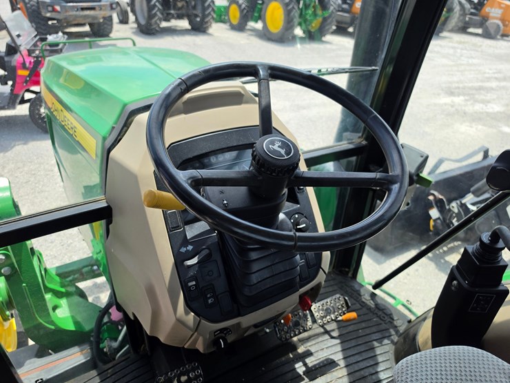 2020-john-deere-6105e-image-16