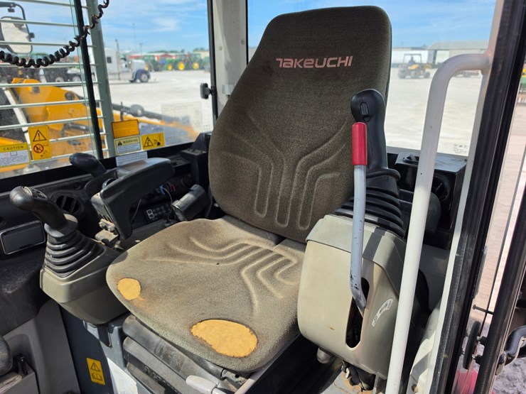 2016-takeuchi-tb280fr-image-9