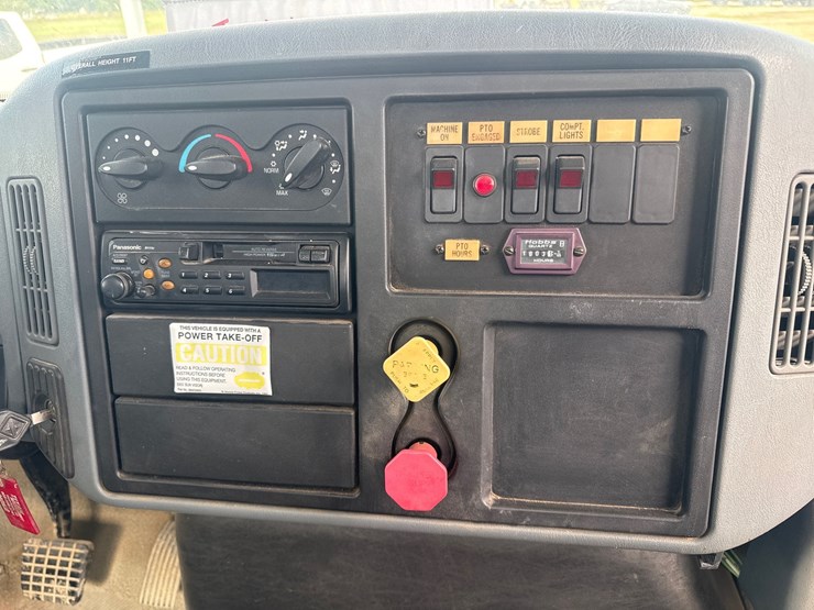 2004-international-durastar-4300-image-26