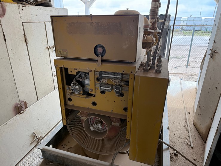2012-caterpillar-c15-image-13