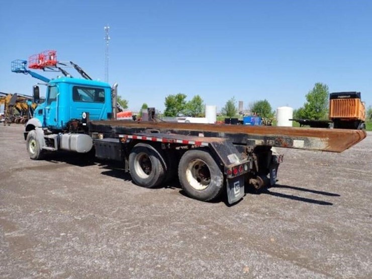 2015-mack-granite-gu813-image-7