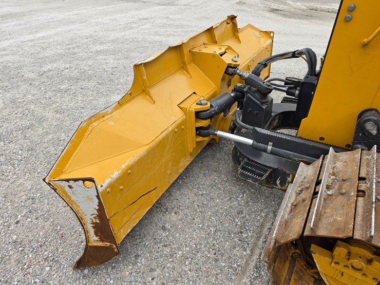 2023-deere-450-lgp-image-5