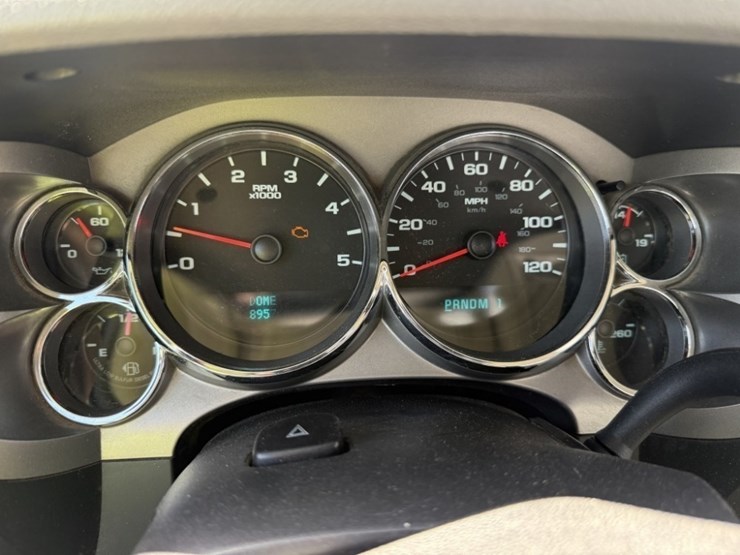 2011-gmc-sierra-2500-image-24