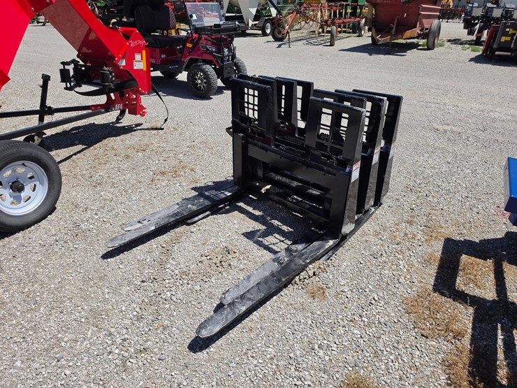 #205367-•-new-wt-pallet-forks-image-1