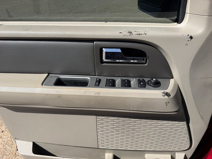 2013-ford-expedition-image-11