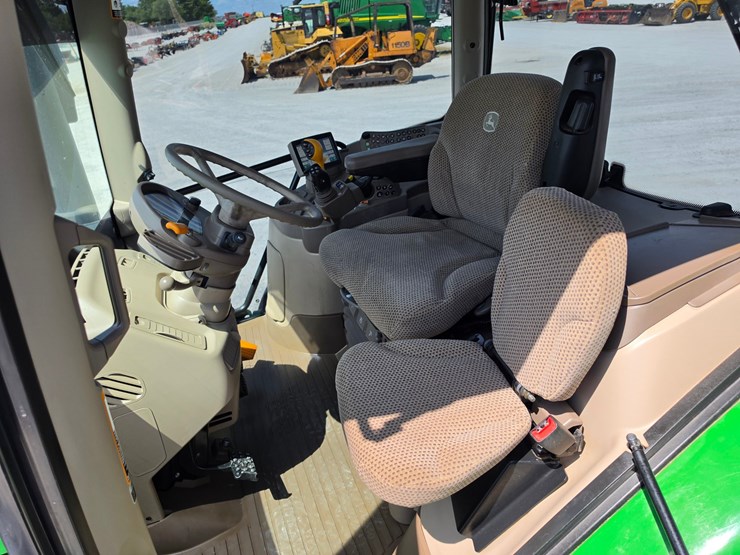 2016-john-deere-6145r-image-11