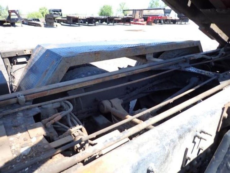 2015-mack-granite-gu813-image-85