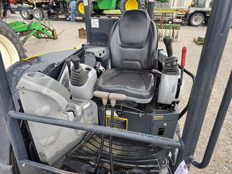 2020-deere-35g-image-8