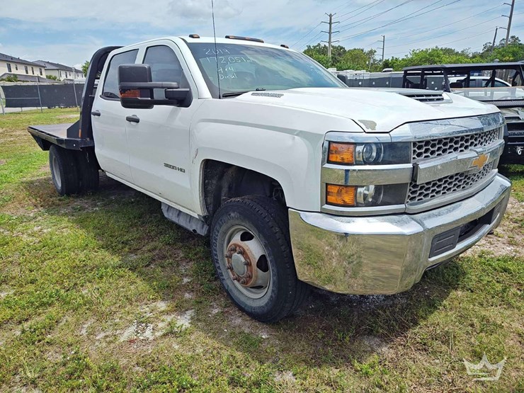 2019-chevrolet-silverado-3500-image-2