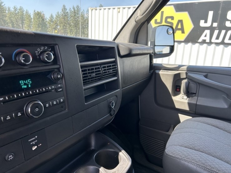 2010-chevrolet-express-passenger-van-image-14
