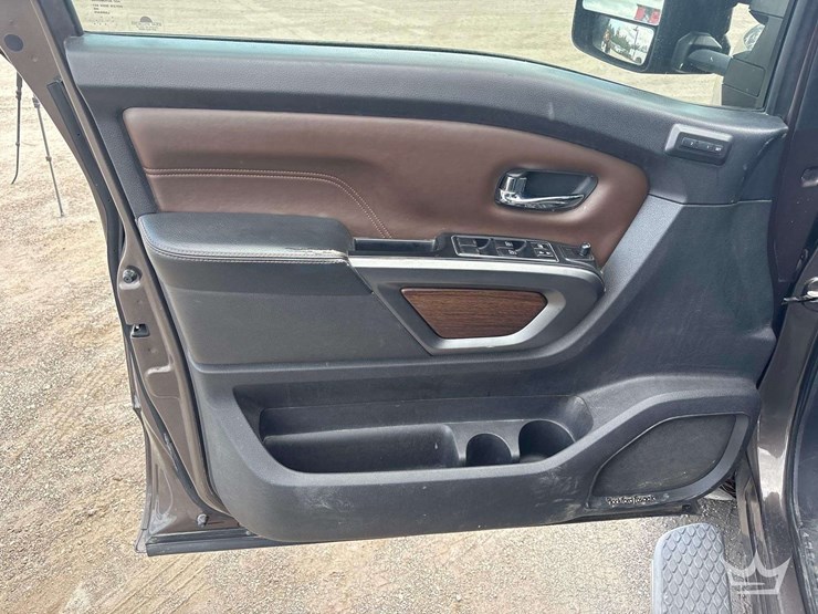 2016-nissan-titan-image-9