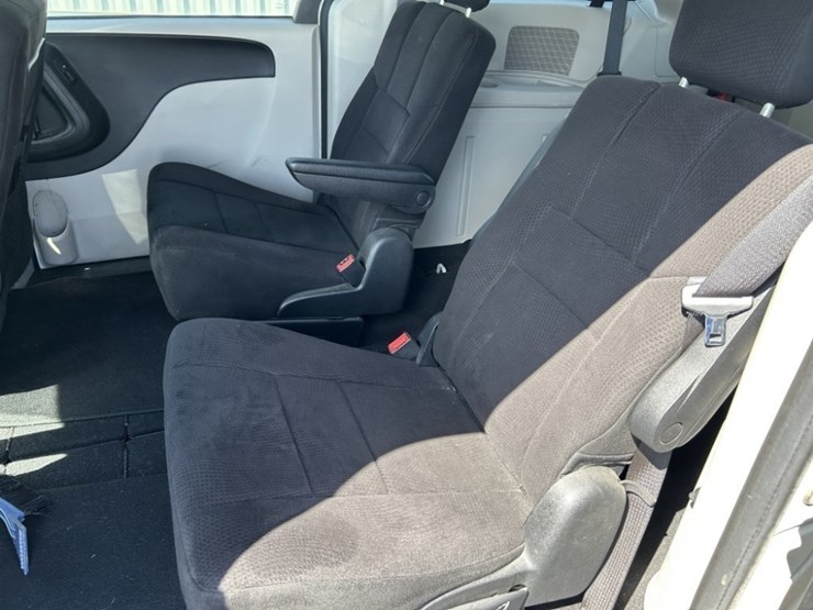 2011-dodge-grand-caravan-image-33