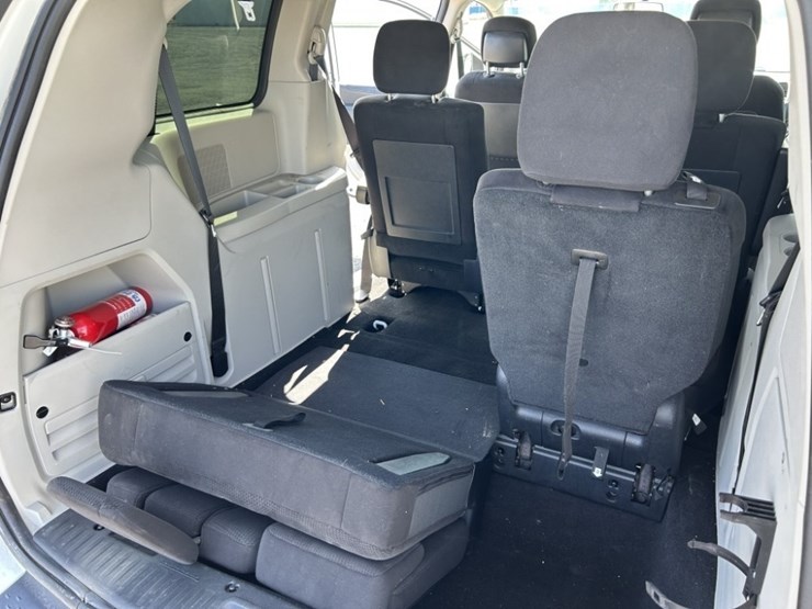 2014-dodge-grand-caravan-image-28
