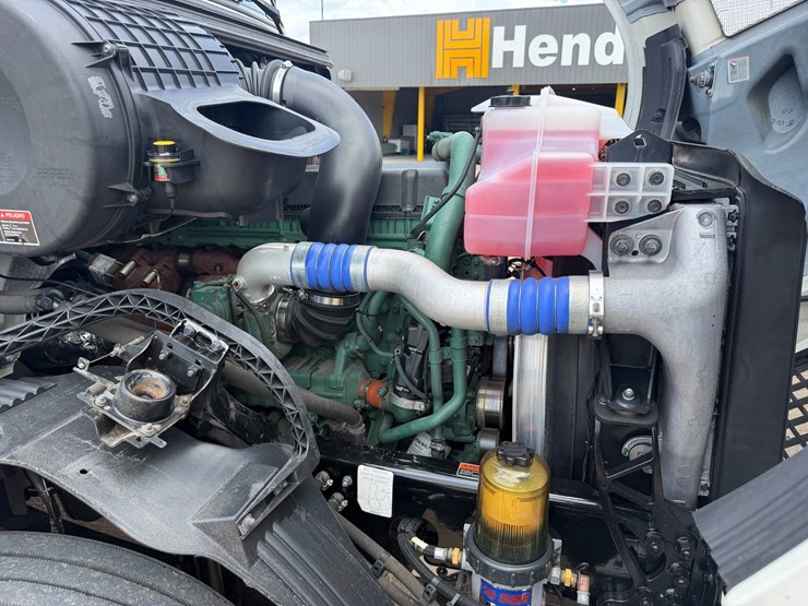 #16284-•-2018-volvo-truck-image-10