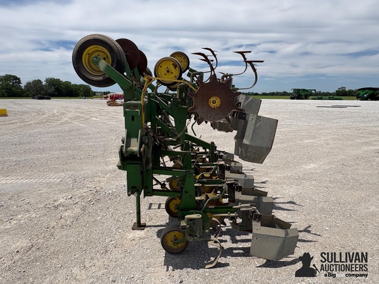 john-deere-845-image-8