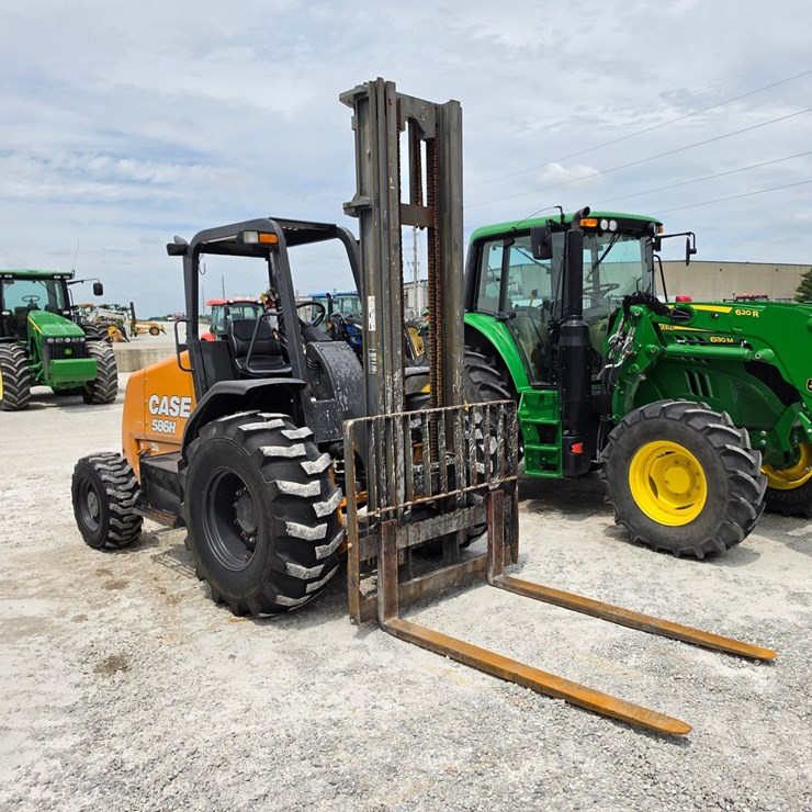 2019 CASE 586H