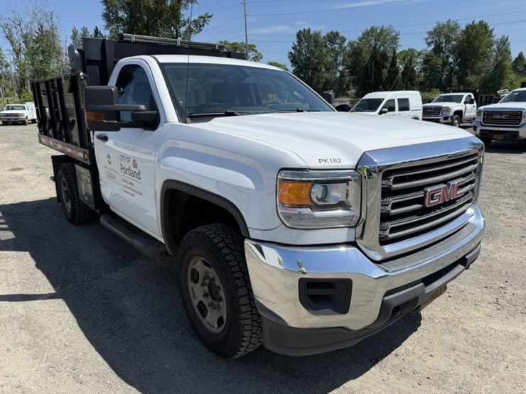 2016-gmc-sierra-2500-image-2