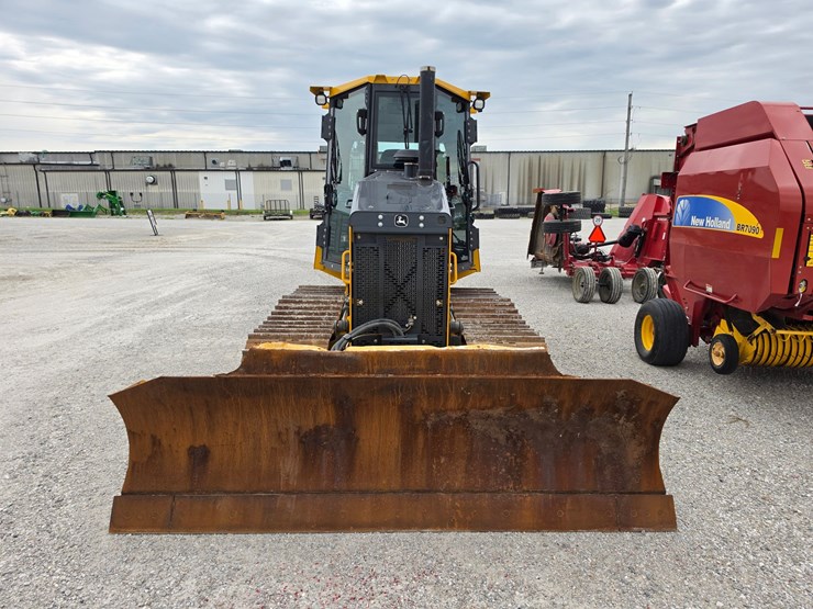 2023-deere-450-lgp-image-2
