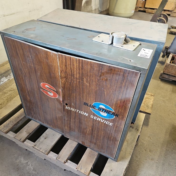WALL CABINET WITH CONTENTS,
