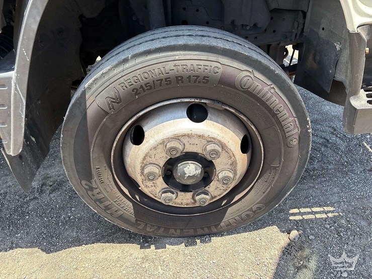 2015-mitsubishi-fuso-fec72w-image-25
