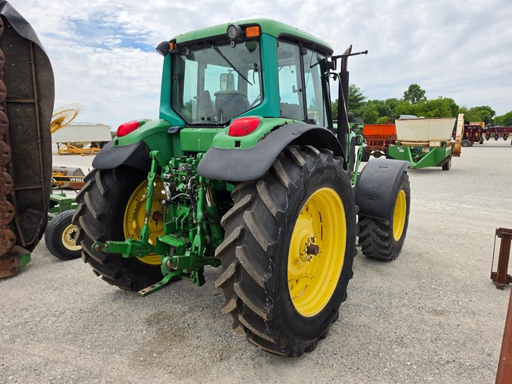2003-john-deere-7520-image-17