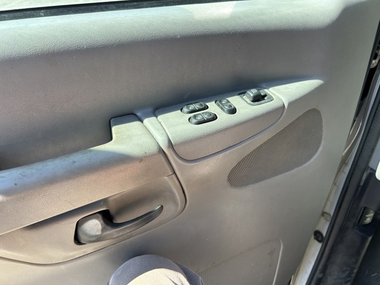 2002-ford-e250-image-27