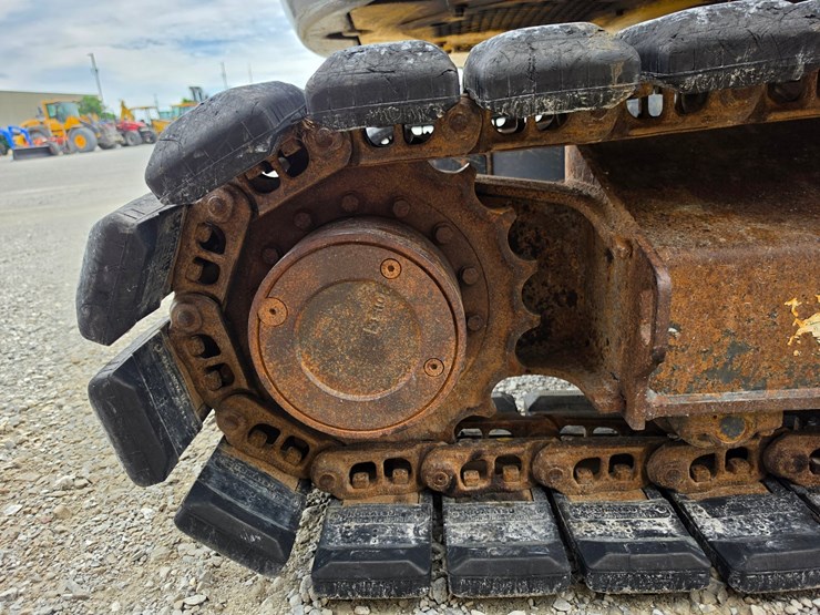 2013-komatsu-pc88mr-8-image-18
