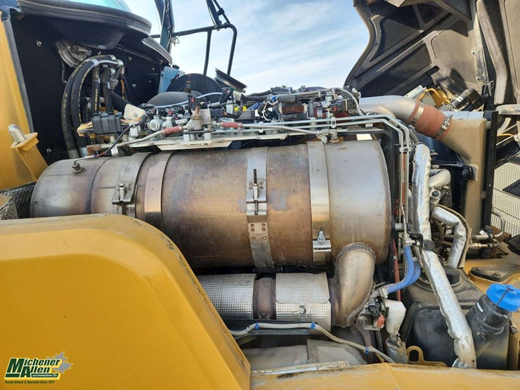 2017-caterpillar-730-image-24