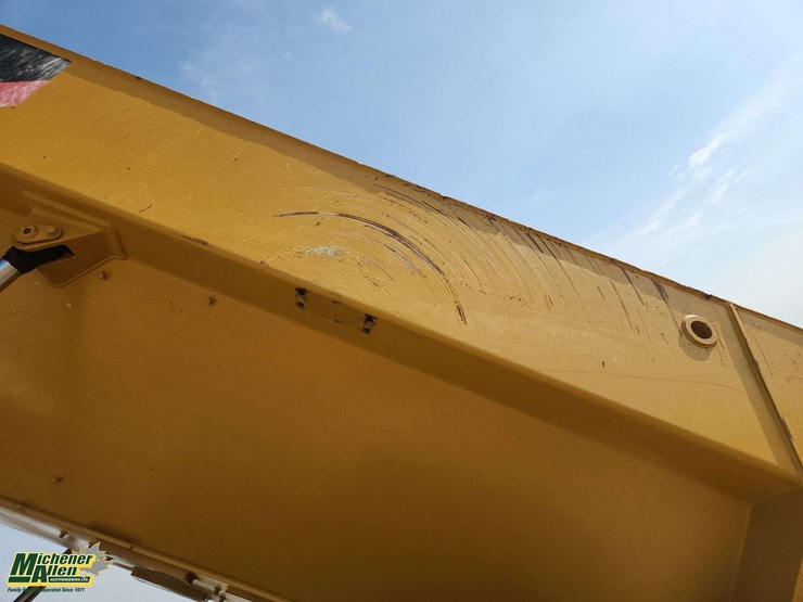 2017-caterpillar-730-image-36