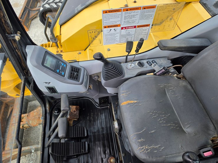 2004-komatsu-pc78mr-6-image-11