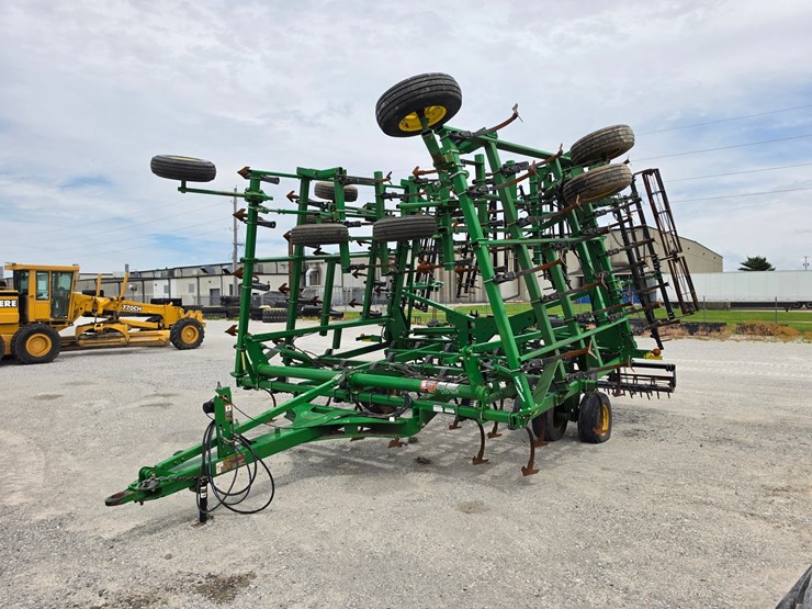 2011-john-deere-2210-image-1