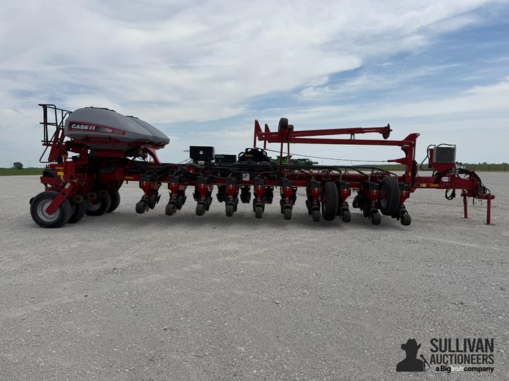 2014-case-ih-1255-image-4