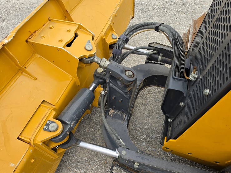 2023-deere-450-lgp-image-6