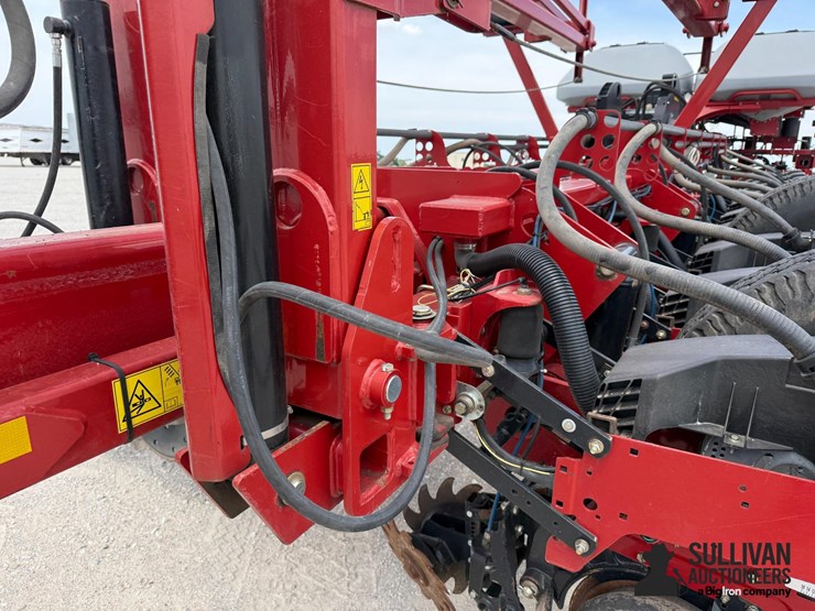 2014-case-ih-1255-image-18