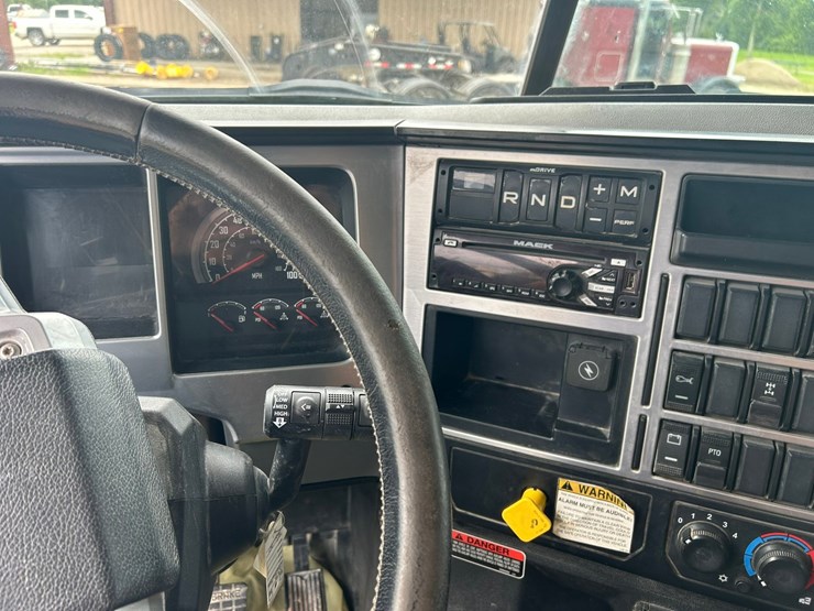 2019-mack-granite-104fr-image-14