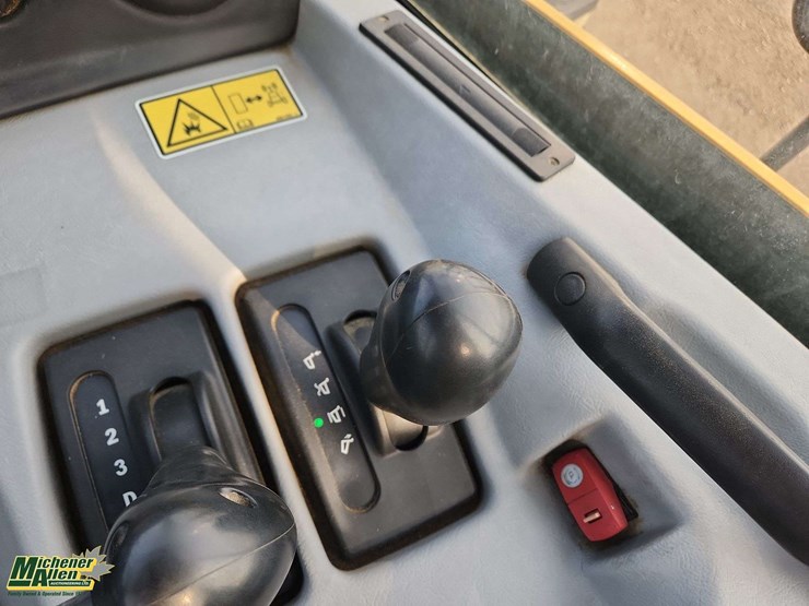 2017-caterpillar-730-image-14