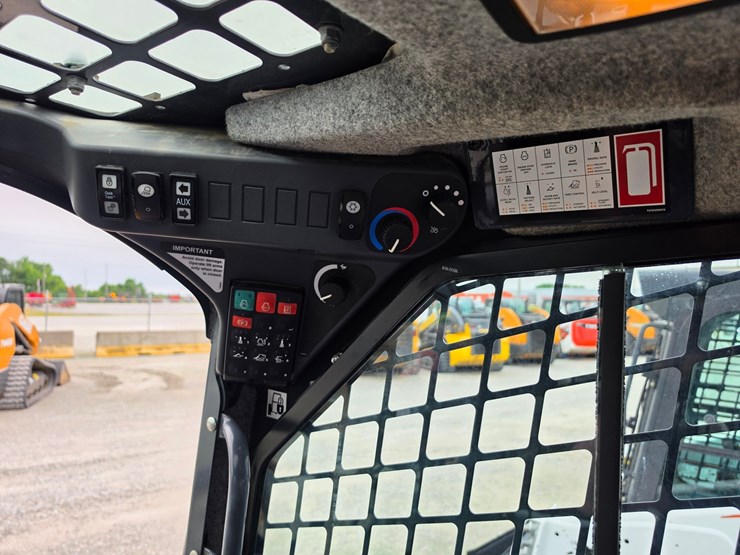 2023-deere-325g-image-11