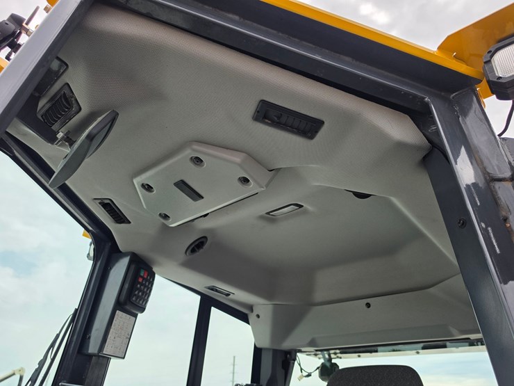 2023-deere-450-lgp-image-8