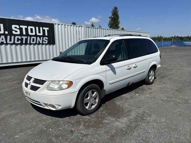 2006-dodge-grand-caravan-image-1