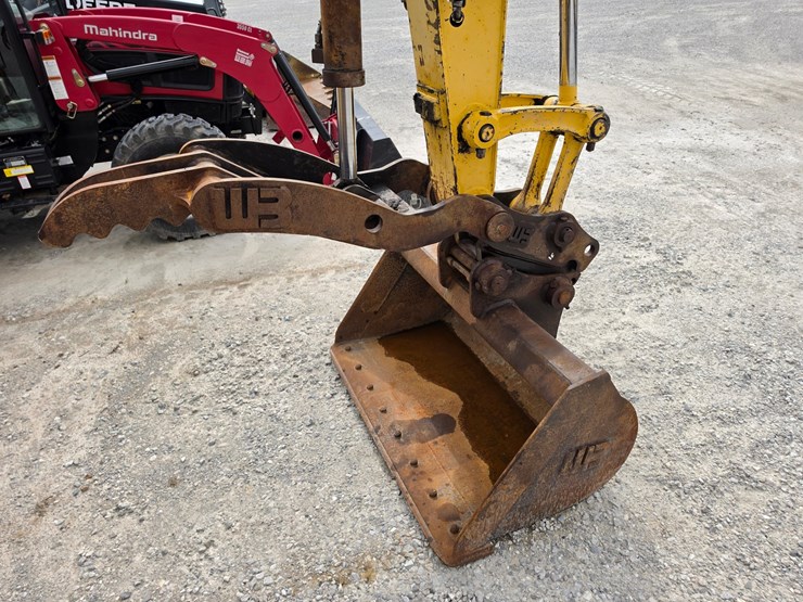 2013-komatsu-pc88mr-8-image-24