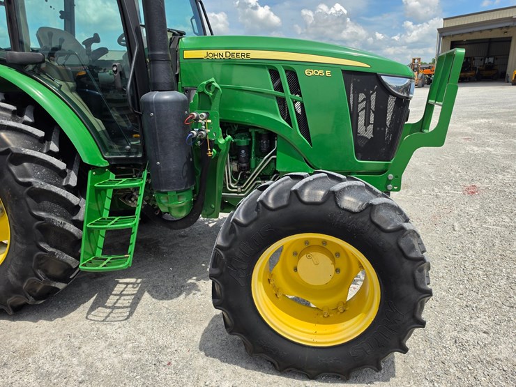 2020-john-deere-6105e-image-4