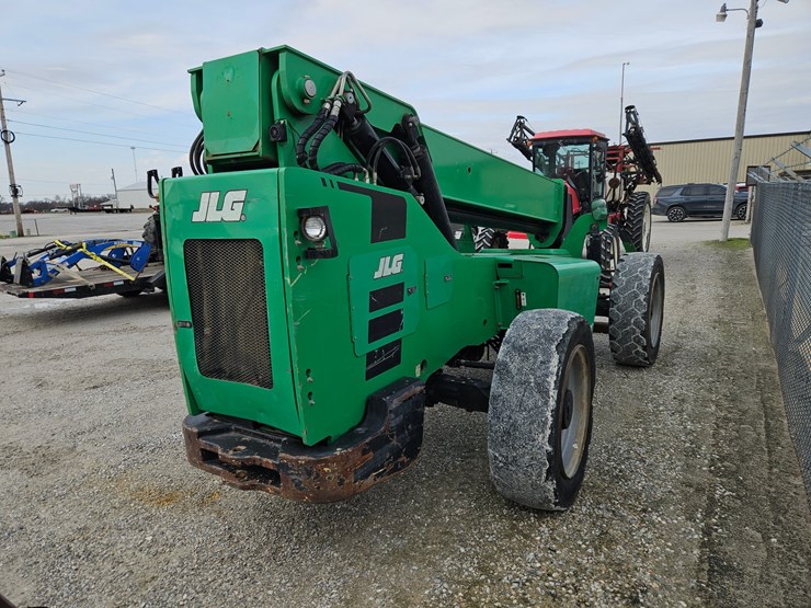 2016-jlg-8042-image-15
