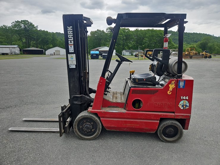 clark-gcx20-propane-forklift-image-2