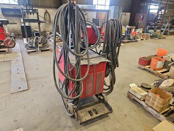 lincoln-electric-dc-400-electric-welder-image-2
