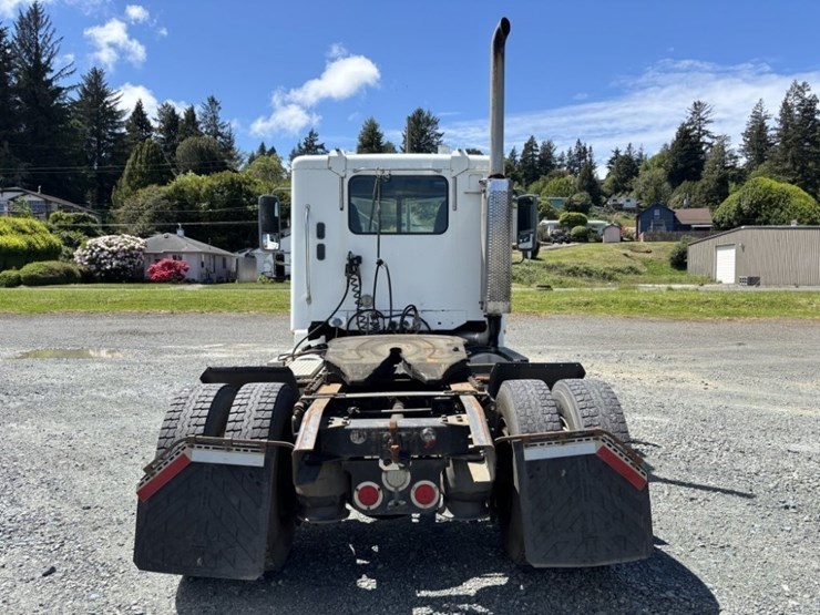 2006-freightliner-columbia-s/a-truck-tractor-image-4