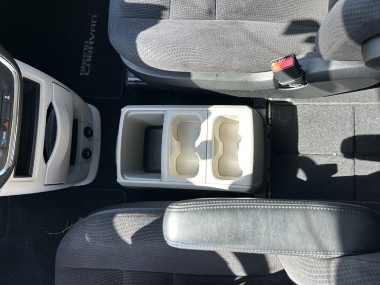 2014-dodge-grand-caravan-image-14