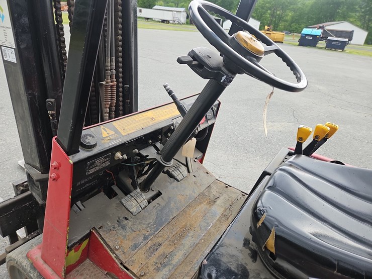 clark-gcx20-propane-forklift-image-16