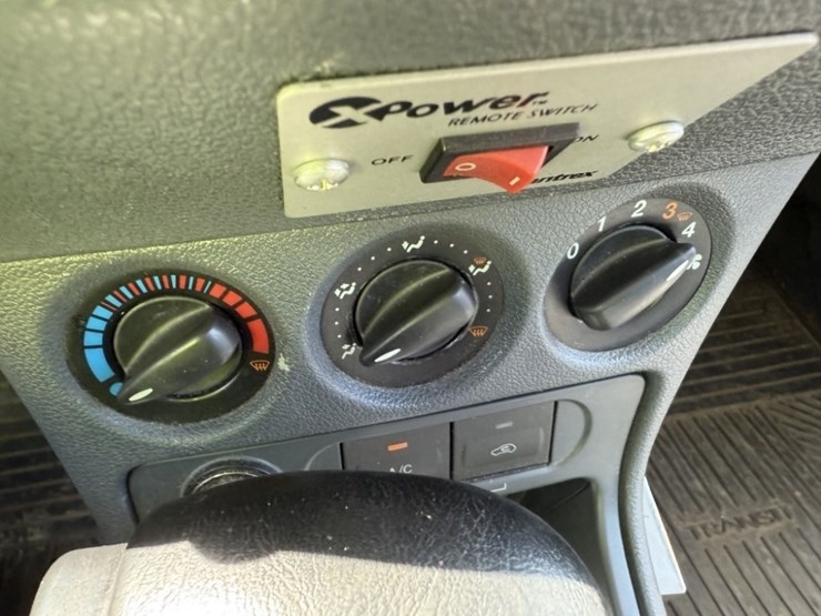 2012-ford-transit-connect-image-27